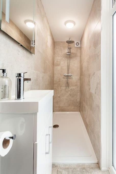 One Bedroom Apartment, Driveway, Bracknell Centre Ngoại thất bức ảnh