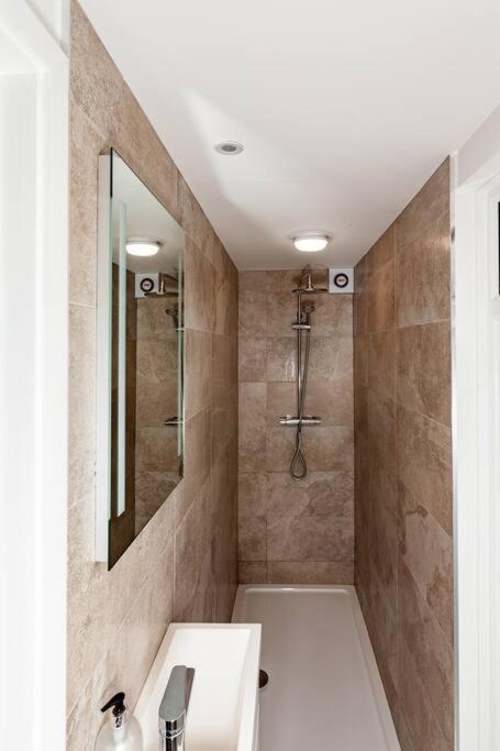 One Bedroom Apartment, Driveway, Bracknell Centre Ngoại thất bức ảnh