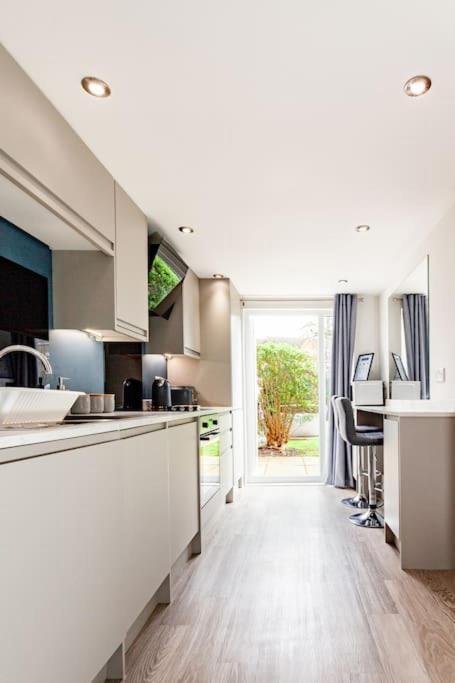 One Bedroom Apartment, Driveway, Bracknell Centre Ngoại thất bức ảnh